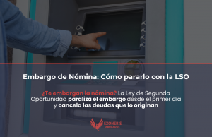 Nómina con sello de embargo judicial junto a balanza legal, ilustrando cómo la Ley de Segunda Oportunidad puede detener el embargo