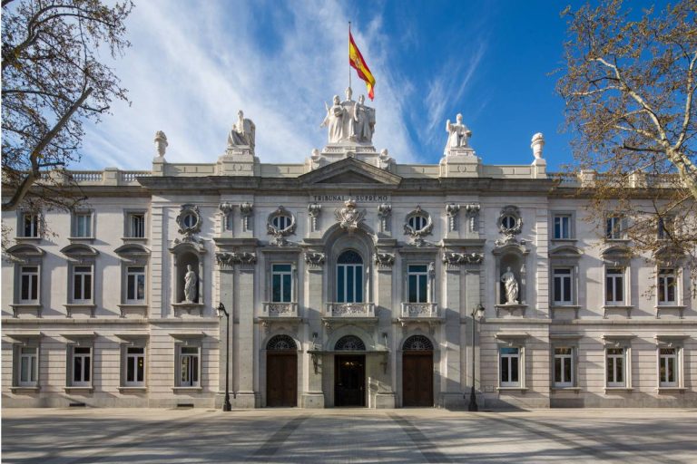 Fachada del Tribunal Supremo de España, institución judicial relacionada con la nueva doctrina sobre la exoneración del crédito público en 2026.